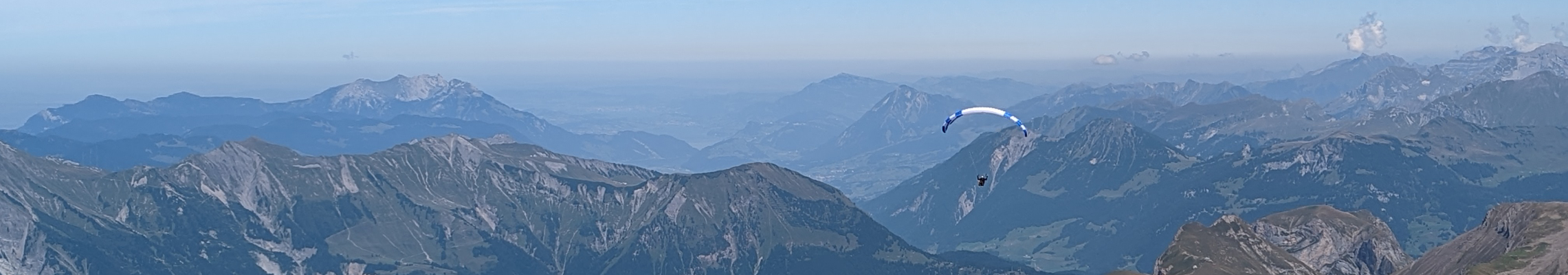 Gleitschirmfliegen in den Alpen